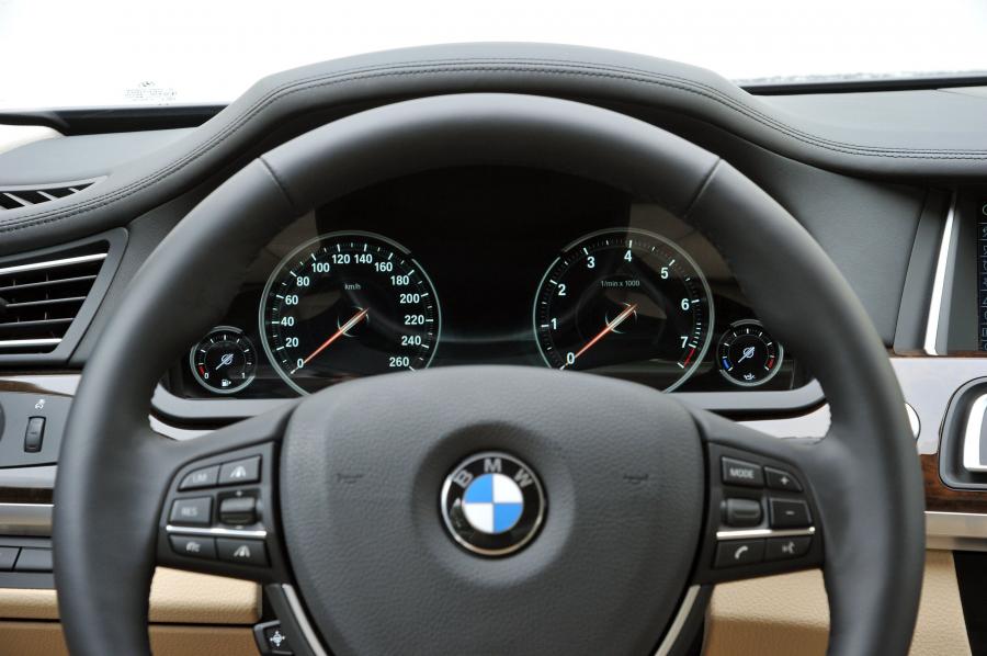  BMW 750iL 2013 года  (фото 34 из 96)